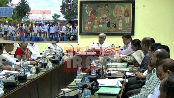 CM,DM Gomati witness public anger : Udaipur subdivision reels under black marketing of fuel, mass protests held before DM office CM,DM Gomati witness public anger : Udaipur subdivision reels under black marketing of fuel, mass protests held before DM office